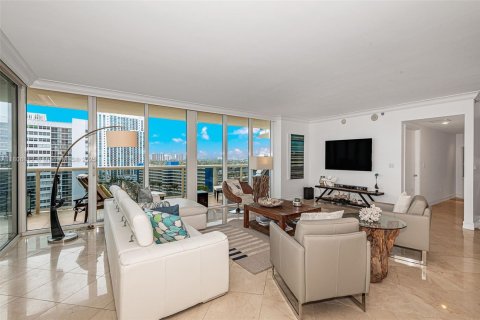 Condo in Hallandale Beach, Florida, 2 bedrooms  № 1888764 - photo 14