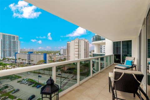 Condo in Hallandale Beach, Florida, 2 bedrooms  № 1888764 - photo 5