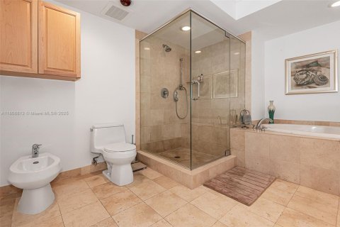 Condo in Hallandale Beach, Florida, 2 bedrooms  № 1888764 - photo 27