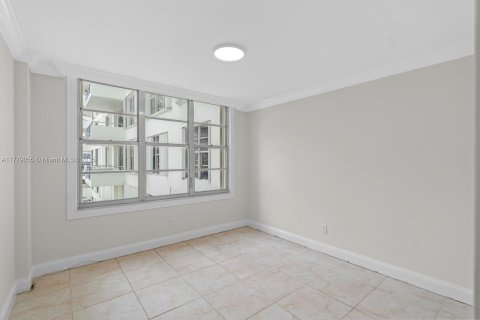 Copropriété à louer à Miami Beach, Floride: 2 chambres, 96.62 m2 № 1896816 - photo 17