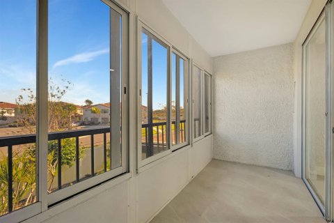 Condo in Lake Worth, Florida, 2 bedrooms № 2249730 - photo 24