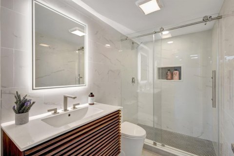 Condo in Lake Worth, Florida, 2 bedrooms № 2249730 - photo 17