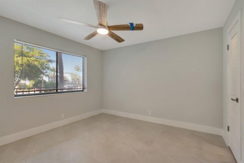 Condo in Lake Worth, Florida, 2 bedrooms № 2249730 - photo 20
