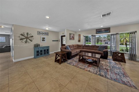 Casa en venta en Davie, Florida, 3 dormitorios, 183.11 m2 № 1838675 - foto 8