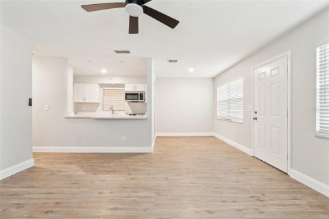 House in Edgewater, Florida 3 bedrooms, 163.51 sq.m. № 1825056 - photo 2