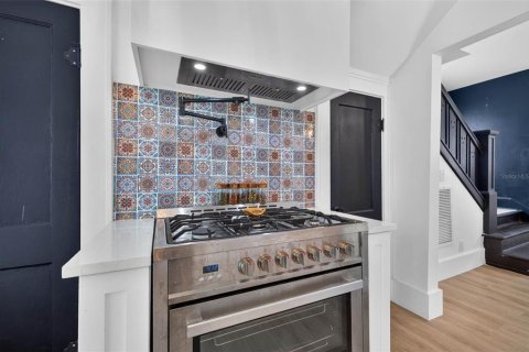 Casa en venta en Saint Petersburg, Florida, 4 dormitorios, 187.66 m2 № 2101540 - foto 8