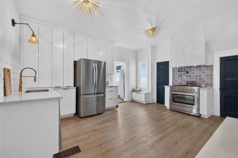 Casa en venta en Saint Petersburg, Florida, 4 dormitorios, 187.66 m2 № 2101540 - foto 14