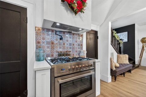 Casa en venta en Saint Petersburg, Florida, 4 dormitorios, 187.66 m2 № 2101540 - foto 10