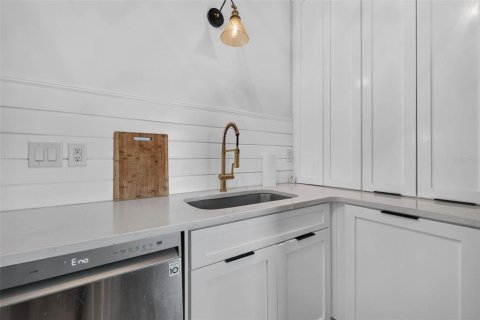 Casa en venta en Saint Petersburg, Florida, 4 dormitorios, 187.66 m2 № 2101540 - foto 12
