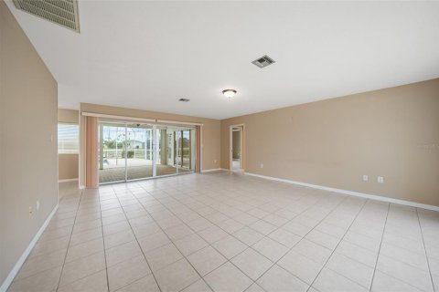 House in Punta Gorda, Florida 3 bedrooms, 151.9 sq.m. № 1717553 - photo 6