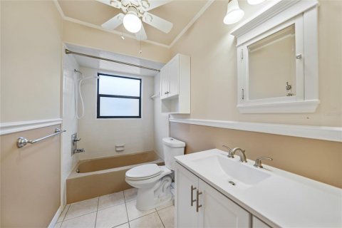 House in Punta Gorda, Florida 3 bedrooms, 151.9 sq.m. № 1717553 - photo 16