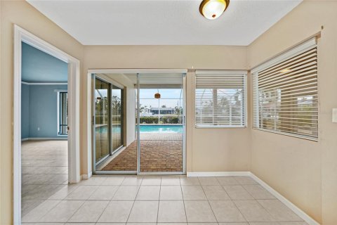 House in Punta Gorda, Florida 3 bedrooms, 151.9 sq.m. № 1717553 - photo 9