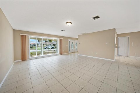 House in Punta Gorda, Florida 3 bedrooms, 151.9 sq.m. № 1717553 - photo 5