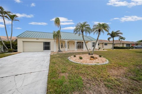 House in Punta Gorda, Florida 3 bedrooms, 151.9 sq.m. № 1717553 - photo 30