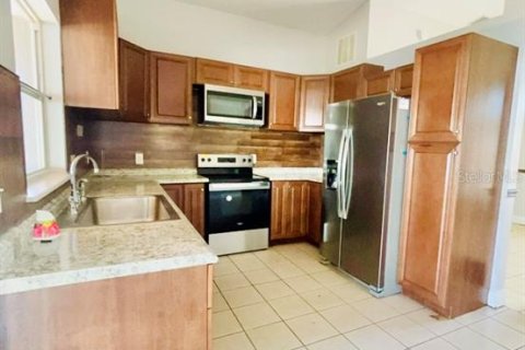 Casa en alquiler en Kissimmee, Florida, 3 dormitorios, 102.94 m2 № 1915113 - foto 4