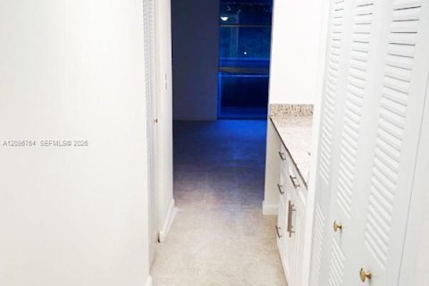 Copropriété à louer à Lauderhill, Floride: 1 chambre, 74.32 m2 № 2390499 - photo 12