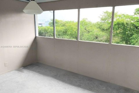 Copropriété à louer à Lauderhill, Floride: 1 chambre, 74.32 m2 № 2390499 - photo 2