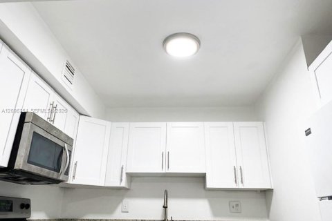 Copropriété à louer à Lauderhill, Floride: 1 chambre, 74.32 m2 № 2390499 - photo 8