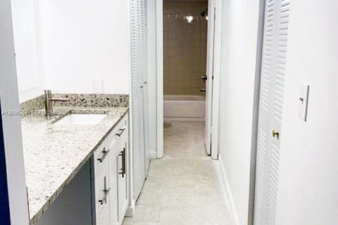 Copropriété à louer à Lauderhill, Floride: 1 chambre, 74.32 m2 № 2390499 - photo 10