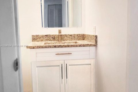 Copropriété à louer à Lauderhill, Floride: 1 chambre, 74.32 m2 № 2390499 - photo 6