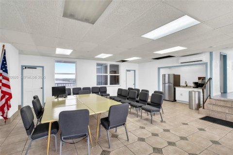 Купить кондоминиум в Холливуд, Флорида 2 спальни, 92.9м2, № 1982536 - фото 28