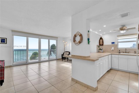 Купить кондоминиум в Холливуд, Флорида 2 спальни, 92.9м2, № 1982536 - фото 11