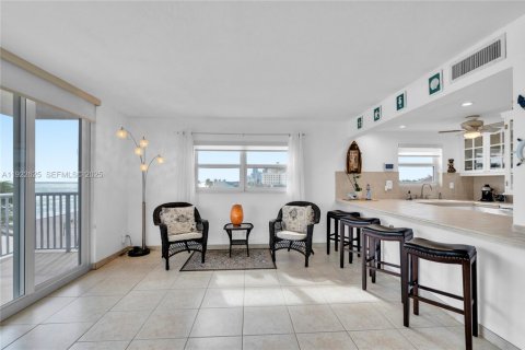 Купить кондоминиум в Холливуд, Флорида 2 спальни, 92.9м2, № 1982536 - фото 9