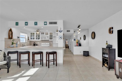 Купить кондоминиум в Холливуд, Флорида 2 спальни, 92.9м2, № 1982536 - фото 13