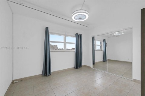 Купить кондоминиум в Холливуд, Флорида 2 спальни, 92.9м2, № 1982536 - фото 23