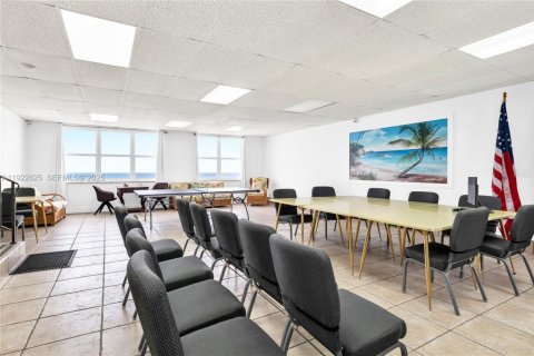 Купить кондоминиум в Холливуд, Флорида 2 спальни, 92.9м2, № 1982536 - фото 29