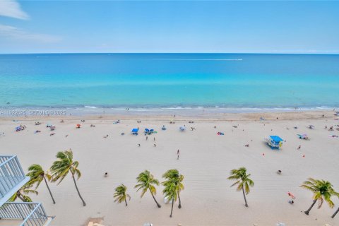 Купить кондоминиум в Холливуд, Флорида 2 спальни, 92.9м2, № 1982536 - фото 2