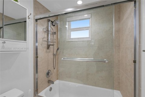 Купить кондоминиум в Холливуд, Флорида 2 спальни, 92.9м2, № 1982536 - фото 21