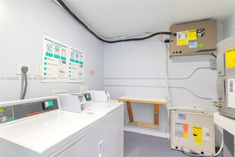 Купить кондоминиум в Холливуд, Флорида 2 спальни, 92.9м2, № 1982536 - фото 26