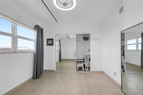 Купить кондоминиум в Холливуд, Флорида 2 спальни, 92.9м2, № 1982536 - фото 24