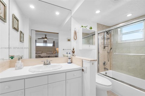 Купить кондоминиум в Холливуд, Флорида 2 спальни, 92.9м2, № 1982536 - фото 20