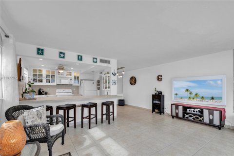 Купить кондоминиум в Холливуд, Флорида 2 спальни, 92.9м2, № 1982536 - фото 10