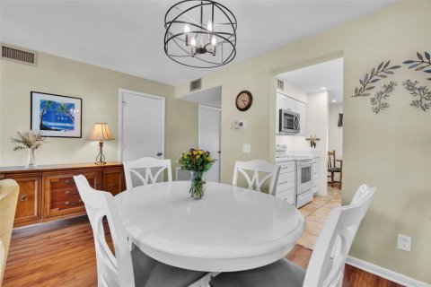 Condo in Sarasota, Florida, 2 bedrooms № 2198393 - photo 7