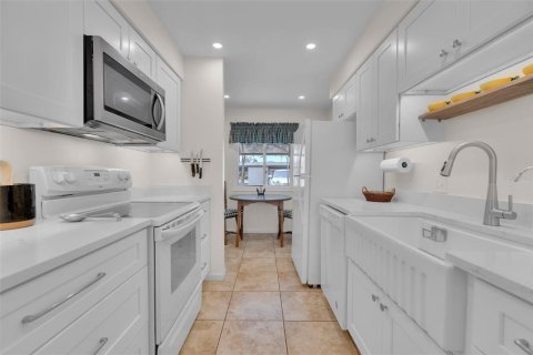 Condo in Sarasota, Florida, 2 bedrooms № 2198393 - photo 3