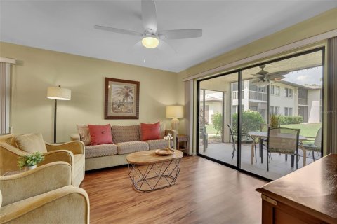 Condo in Sarasota, Florida, 2 bedrooms № 2198393 - photo 12
