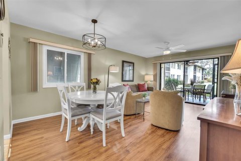 Condo in Sarasota, Florida, 2 bedrooms № 2198393 - photo 9