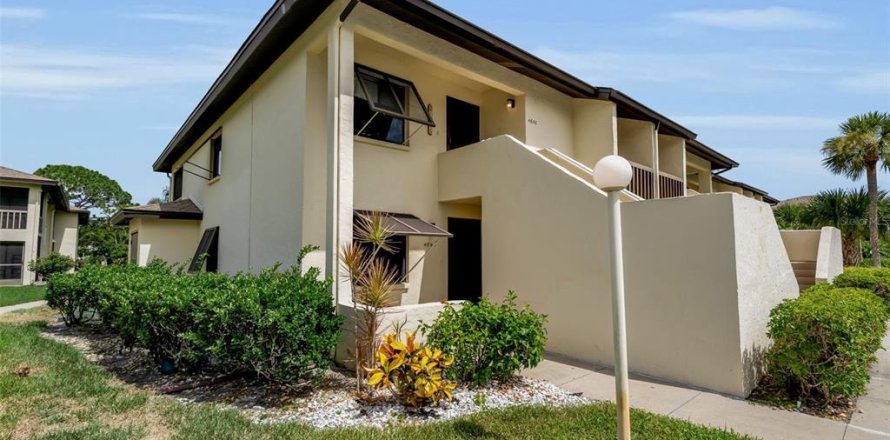 Condo in Sarasota, Florida, 2 bedrooms № 2198393