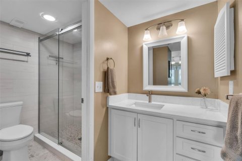 Condo in Sarasota, Florida, 2 bedrooms № 2198393 - photo 19