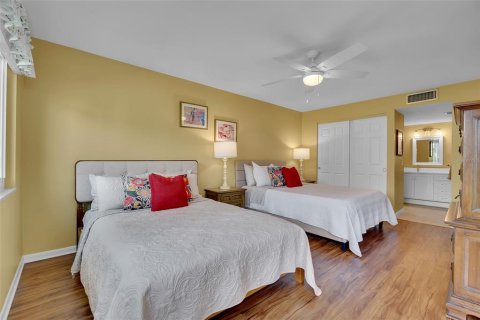 Condo in Sarasota, Florida, 2 bedrooms № 2198393 - photo 17