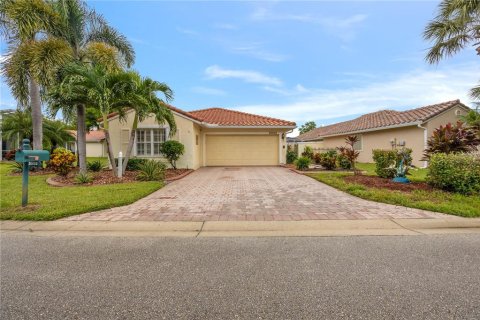 House in Estero, Florida 3 bedrooms, 140.19 sq.m. № 1906756 - photo 1