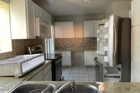 House in Orlando, Florida 3 bedrooms, 130.53 sq.m. № 2212724 - photo 10
