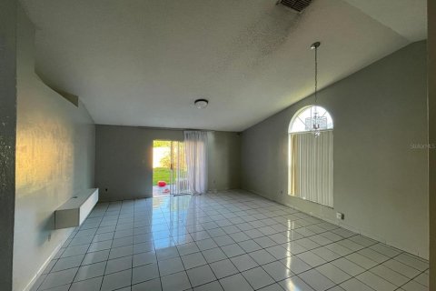 House in Orlando, Florida 3 bedrooms, 130.53 sq.m. № 2212724 - photo 12