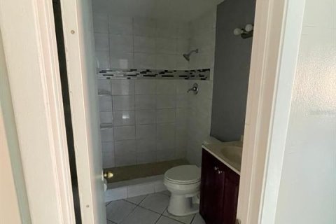 House in Orlando, Florida 3 bedrooms, 130.53 sq.m. № 2212724 - photo 20
