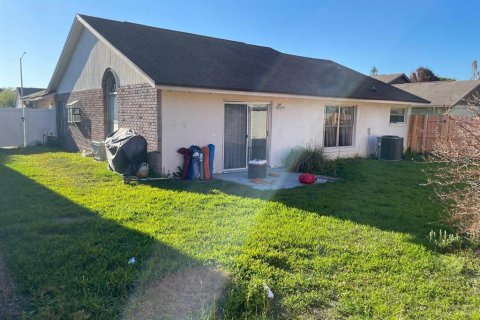 House in Orlando, Florida 3 bedrooms, 130.53 sq.m. № 2212724 - photo 2