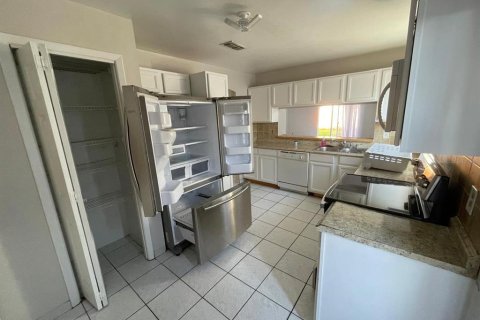 House in Orlando, Florida 3 bedrooms, 130.53 sq.m. № 2212724 - photo 11