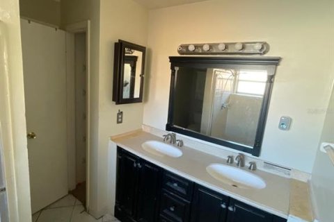 House in Orlando, Florida 3 bedrooms, 130.53 sq.m. № 2212724 - photo 21